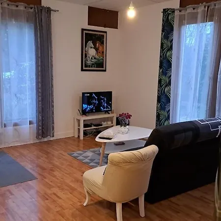 Cozy Near Paris Appartamento Domont